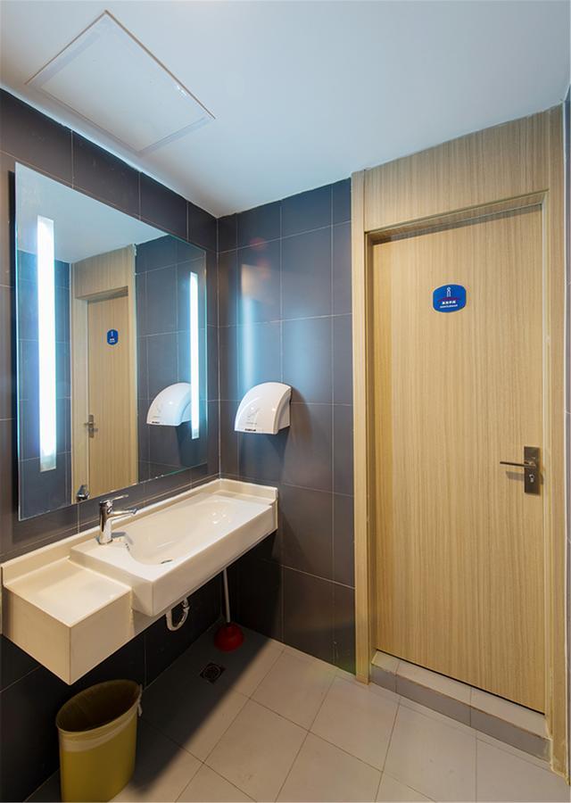 Hanting Hotel Shanghai Chunsha Jinhui Plaza Exterior foto