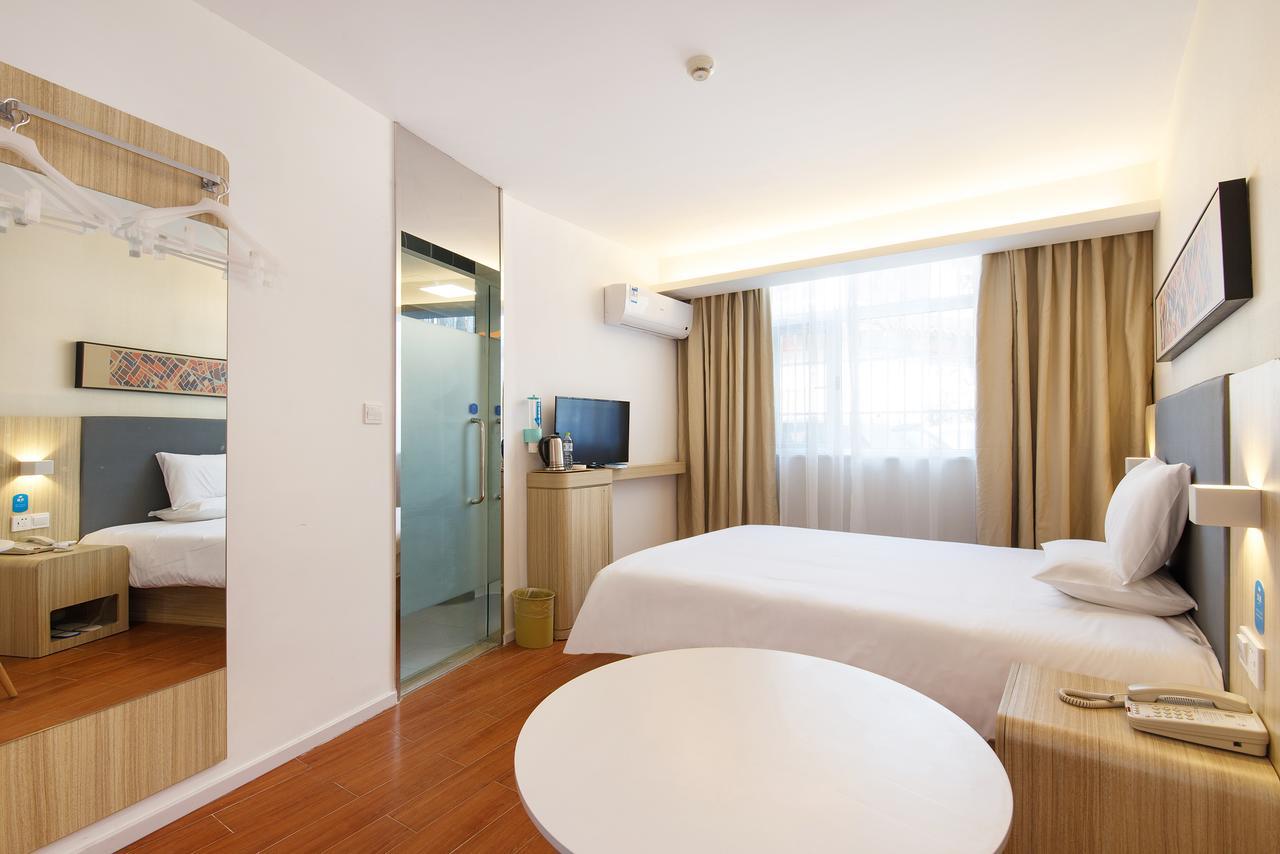 Hanting Hotel Shanghai Chunsha Jinhui Plaza Exterior foto